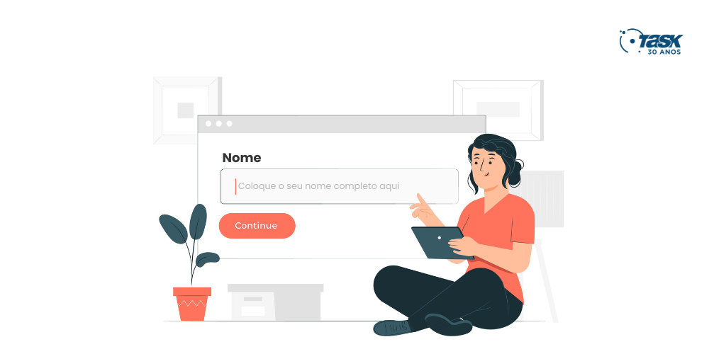 Ilustração de uma mulher sentada com um tablet na mão. Atrás dela, uma tela de formulário com placeholder.